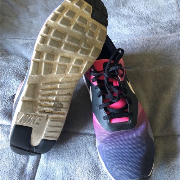 Nike shoes - Picture 4 of 4